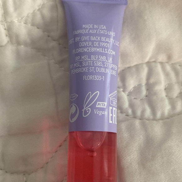 Florence “Glow Yeah” Hydrating Lip Oil by Mills NIB - Picture 9 of 10